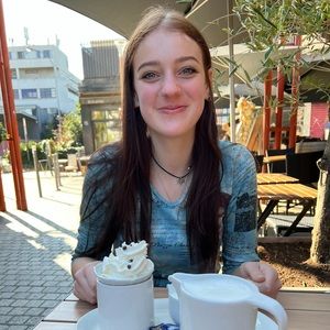 Meet your Posher, Ava